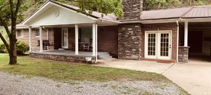 4 bedroom Trail House in Williamson, WV Hotels in Mingo County