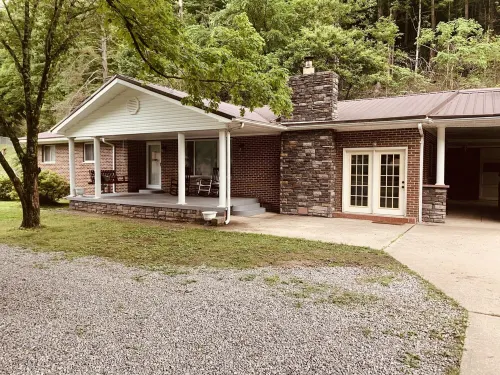 4 bedroom Trail House in Williamson, WV - 3-Star