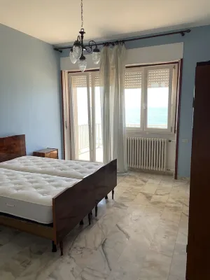 Detached villa by the sea Hotels in 