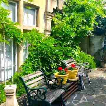 Laura’s Townhouse Apartments Headmaster’s Retreat Hotel Exterior