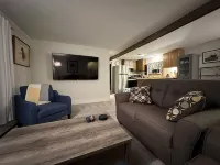 2 Bedroom with Hot Tub - 1 Minute from Gondola - Skyeship House