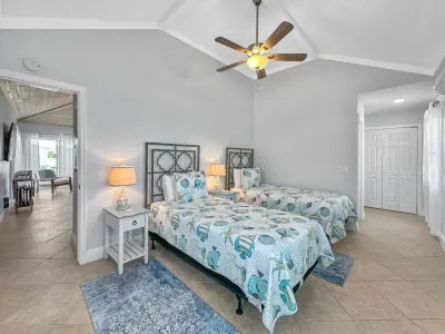 Golf Cart Included, Bimini Villa, Treasure Cay, Bahamas, 100 yards from beach Hotels near Ocean Beach
