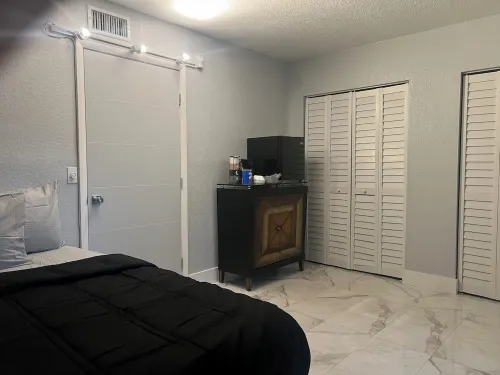 Exclusive Miami Studio Pool Beaches