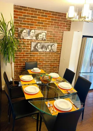 CENTRAL TORONTO Отели рядом с достопримечательностью «Торонто Ботаникал Гарден»