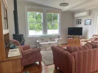 La Rocque Cottage - Pretty, quiet and secluded. Short walk to the Square.