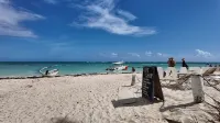 Large 3 bedroom, 2 bathroom property conveniently located steps from the beach. Hotels near Palm Suites pool