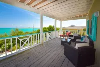 Breathtaking views, outstanding accommodation - Pool, New Kitchen and KING Bed
