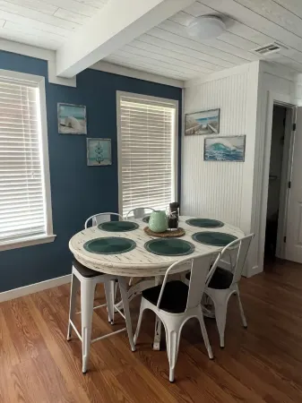 Family friendly beach access Отели рядом с достопримечательностью «Crystal Beach Spot»