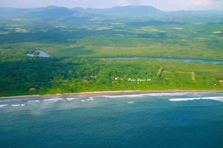 2 Minute Walk to Beach - Private Pool, Patio & Garden Hidden Gem Charming Home