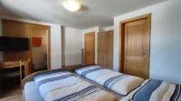 Large apartment for family and friends with a mountain panorama, free WiFi Hotels in Gemeinde Sankt Jakob in Defereggen