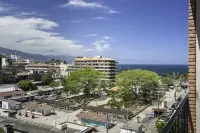 Modern Condo With Ocean View Rooftop Pool Deck Heart of Romantic Zone Beach Area