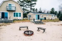 Beach Club of Oscoda - the Lakeshore Cottage