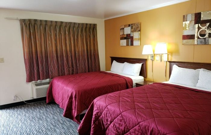 Super 7 Motel