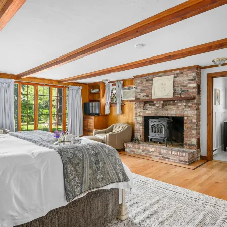 Isaiah Hall Bed & Breakfast Inn