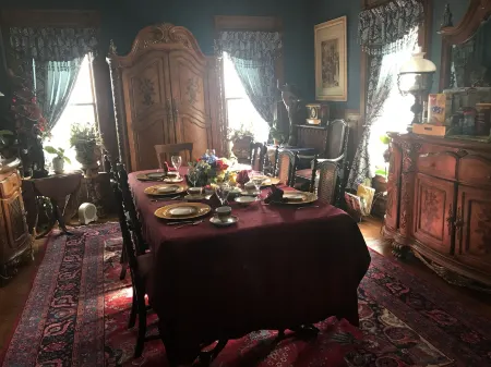 A Moment in Time Bed and Breakfast Отели рядом с достопримечательностью «Башня Скайлон»