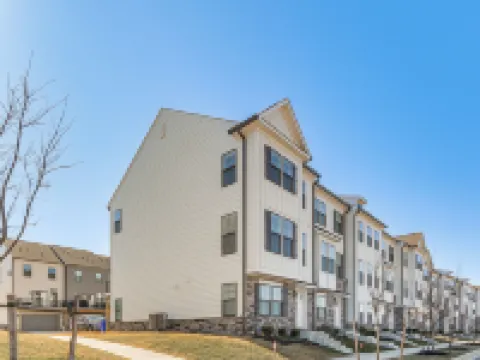 2 Mi to Dtwn Frederick: Updated Townhome Hotels in Frederick
