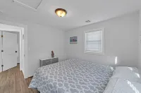 Charming 2-br Home, 4 Blocks To The Boardwalk 2 Bedroom Home - 3-Star