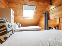 Squirrel's Nest Hotels near Rutland County Museum