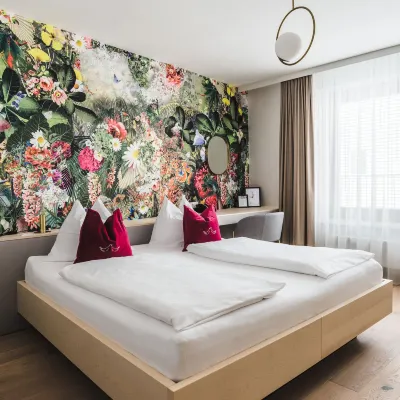 Altstadthotel Weisse Taube Отели рядом с достопримечательностью «Фонтаны Хельбрунн»