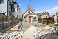 Stylish 2-story Home - Perfect Denver Location 2 Bedroom Home Отели в г. 