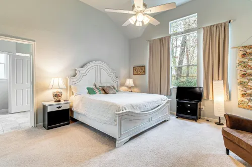 Hot Tub, Fire Pit: Retreat in The Woodlands! - chambre d’hôtes