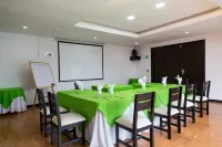 Hotel Varuna - Airport Shuttle
