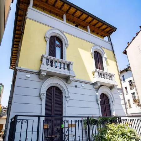 Villino Milano Отели рядом с достопримечательностью «Железнодорожная станция Milan Rogoredo»