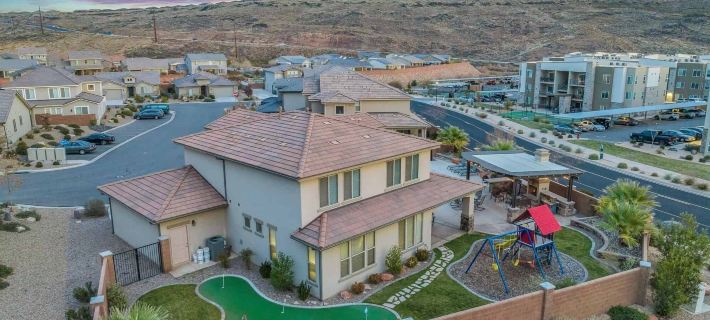 Zion Reunion Poolhouse Home Hotels in Washington