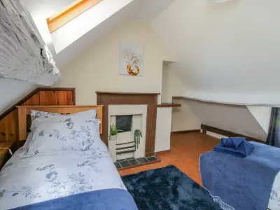 46-47 Lydbury North Hotels in 