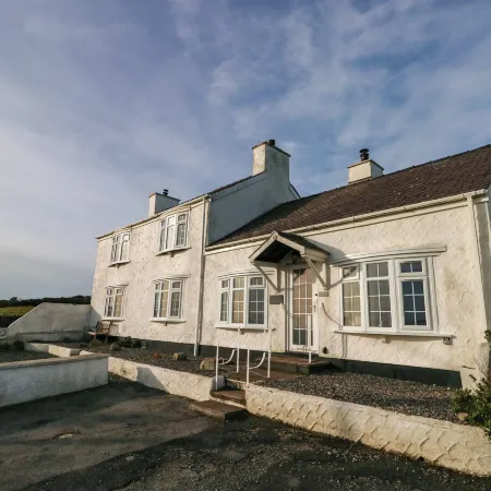 Fferm Porthdafarch South Farm House