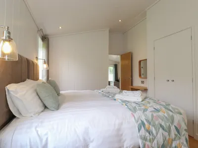 Blackthorn Copse Hotel dekat Laurel and Hardy Museum