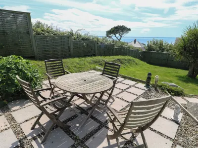 Carreg Ddu Hotels near Solva Memorial Hall