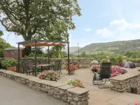 Pentre Barn Hotels in Llantilio Pertholey
