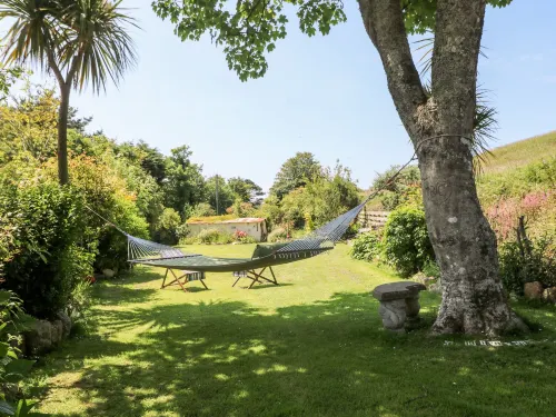 Drog Penn Hotels in St Just