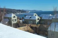 레 스튜디오 데베르제망 뒤 도멘 포제 Belvédère de la chute de la rivière Jean-Noël 주변 호텔