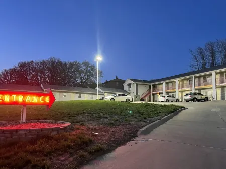 Imperial Motel Отели в г. Белвью Секонд I