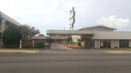 Cactus Inn and Suites