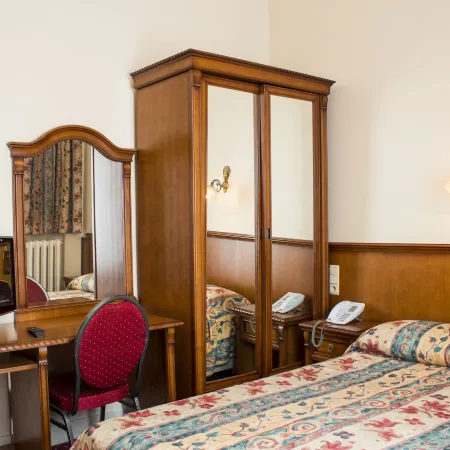 Hotel Continental Gare du Midi Отели рядом с достопримечательностью «Станция метро Horta»