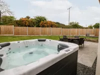 11 Parc Delfryn Hotels in Llanfair-Mathafarn-Eithaf