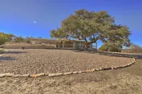 Updated Cabin w/ Fire Pit - 1 Mile from Downtown! - Maalaistalo