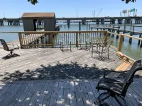 The Boat House - Water Front, Wifi, Pet Friendly 1 Bedroom Home by RedAwning