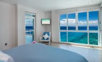 Stunning 7th floor condo, Excellent Snorkeling, Fantastic Oceanfront terrace!