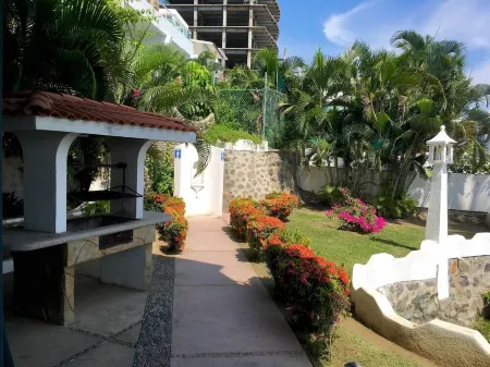 Incredible Ocean Front Condo with Amazing Views at Condomios Playasol Las Hadas Отели в г. Манзанилло