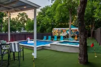 East Austin Pool and Hot Tub Retreat Near Rainey - Private Pools