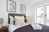 Modern 1Br with Balcony by Soho Hotels in Bloomsbury