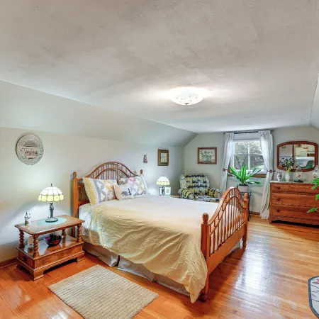 1 Mi to Historic District: Mtn-view Franklin Home