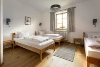 Bernhardhof Schlickenrieder GbR - Pension, Ferienwohnungen Hotels in Sauerlach