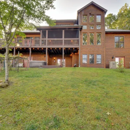 Expansive Mtn-View Ellijay Cabin Private Hot Tub