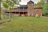 Expansive Mtn-View Ellijay Cabin Private Hot Tub - WiFi