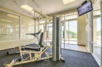 Lakefront Osage Beach Condo Balcony and Pool Access - Træningscentre